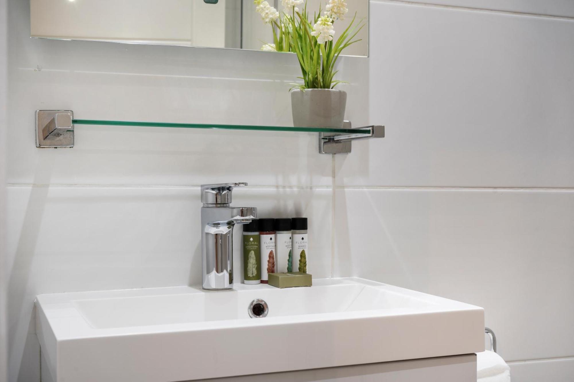 Apt 4, Soho Apartments 2Nd Floor By Indigo Flats Londres Extérieur photo